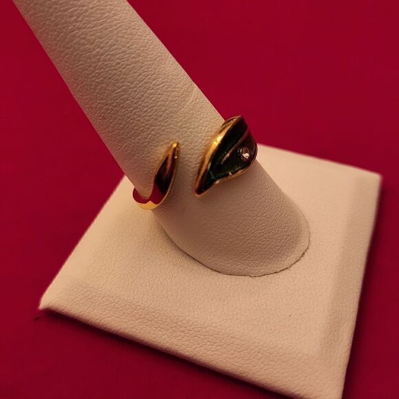 Avon Vintage Signed Gold Plated Green Leaf Rhinestone Ring, Adjustable Size - Picture 2 of 3